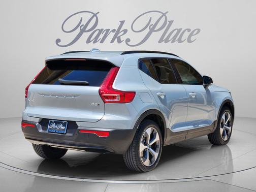 Vapour Grey Metallic 2026 Volvo XC40 Plus, B5 AWD Gas (mild hybrid), Dark