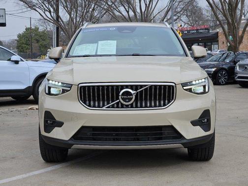 2025 Volvo XC40 B5 Plus Bright Theme