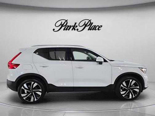 Crystal White Pearl 2025 Volvo XC40 B5 Plus Bright Theme