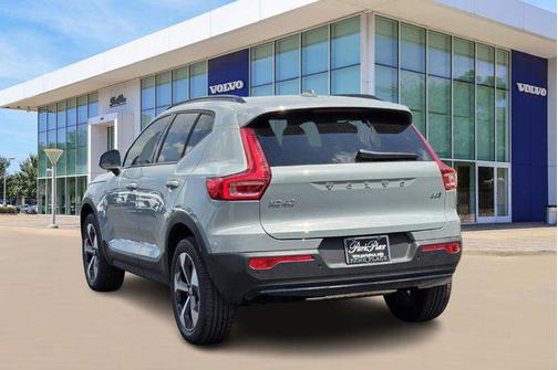 2026 Volvo XC40 B5 Plus