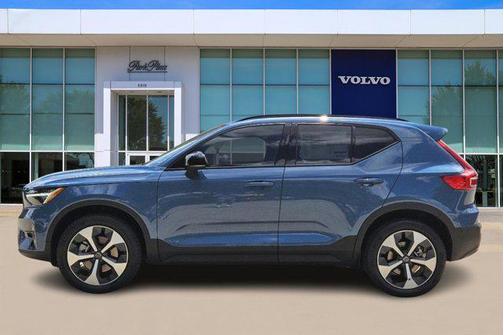 2025 Volvo XC40 B5 Plus Dark Theme