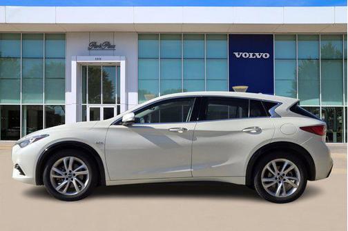 2018 INFINITI QX30 Luxury