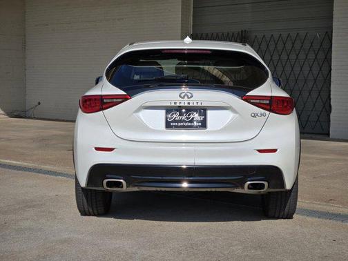 2018 INFINITI QX30 Luxury