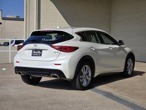 2018 INFINITI QX30 Luxury