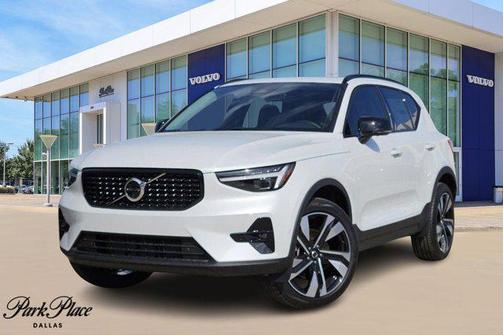 2025 Volvo XC40 B5 Plus Dark Theme