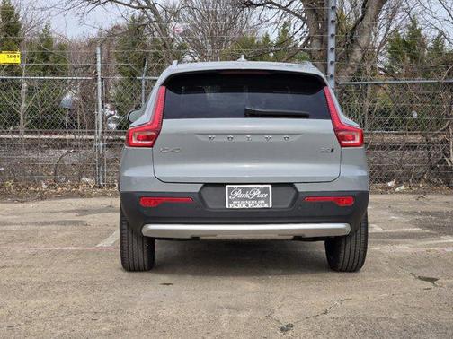 2025 Volvo XC40 B5 Plus Bright Theme