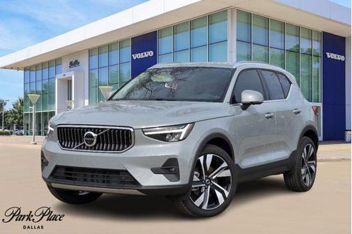 2025 Volvo XC40 B5 Plus Bright Theme