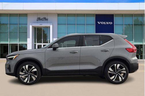 2025 Volvo XC40 B5 Plus Bright Theme