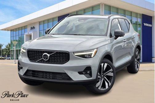 2025 Volvo XC40 B5 Ultra Dark Theme
