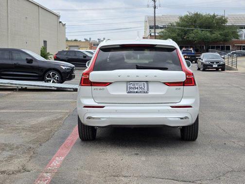 2023 Volvo XC60 B5 Plus Bright Theme