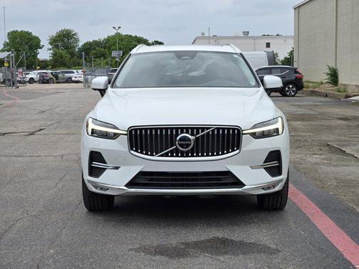 2023 Volvo XC60 B5 Plus Bright Theme
