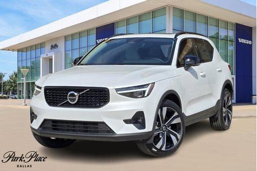 2026 Volvo XC40 B5 Plus