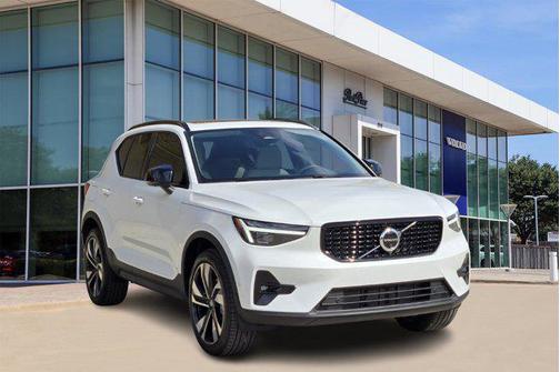 2026 Volvo XC40 B5 Plus