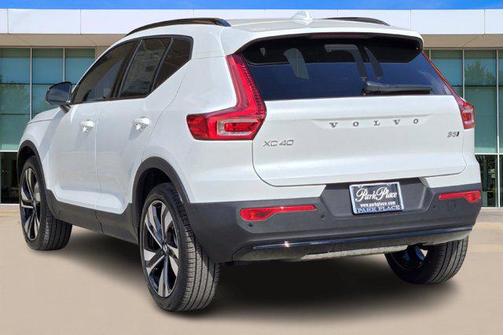 2026 Volvo XC40 B5 Plus