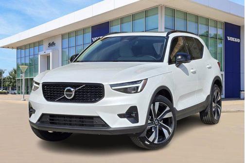 2026 Volvo XC40 B5 Plus