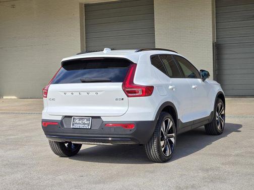 2026 Volvo XC40 B5 Plus
