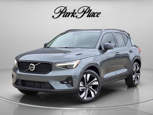 Forest Lake 2026 Volvo XC40 Plus, B5 AWD Gas (mild hybrid), Dark
