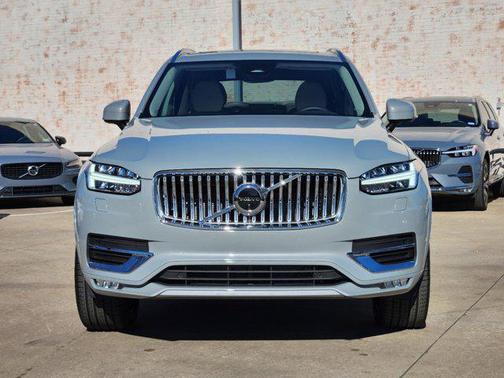 2025 Volvo XC90 B5 Plus
