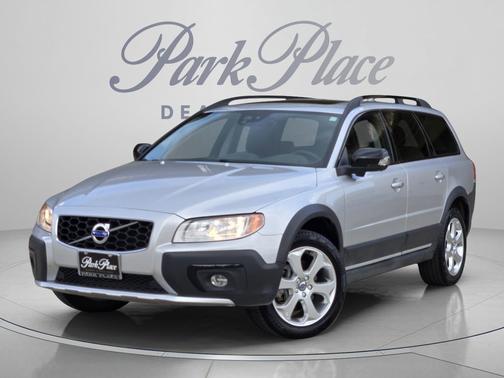 Bright Silver Metallic 2016 Volvo XC70 T5 Drive-E Premier