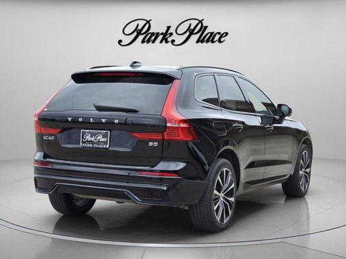 2023 Volvo XC60 B5 Plus Dark Theme
