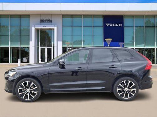 2023 Volvo XC60 B5 Plus Dark Theme