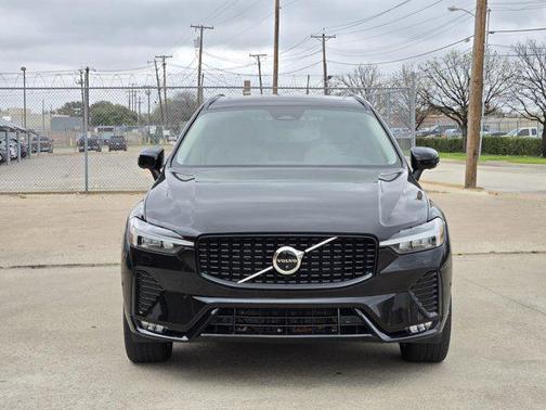 2023 Volvo XC60 B5 Plus Dark Theme