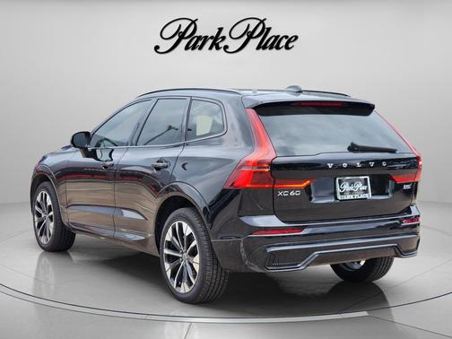 Onyx Black Metallic 2026 Volvo XC60 B5 Plus