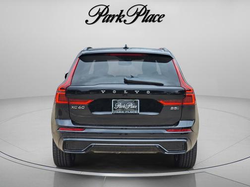 Onyx Black Metallic 2026 Volvo XC60 B5 Plus