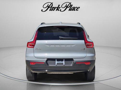 2026 Volvo XC40 Plus, B5 AWD Gas (mild hybrid), Dark