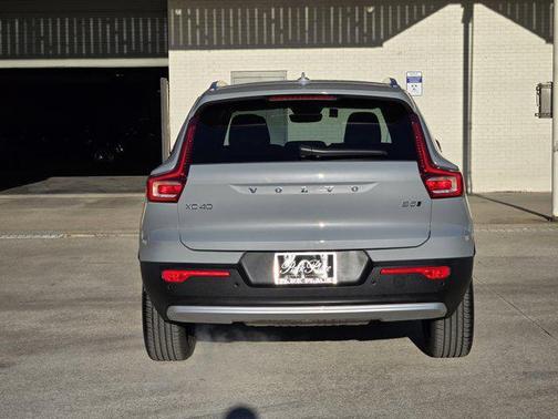 2025 Volvo XC40 B5 Core Bright Theme