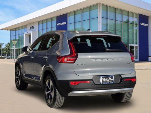 2025 Volvo XC40 B5 Core Bright Theme