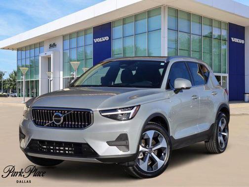 2025 Volvo XC40 B5 Core Bright Theme