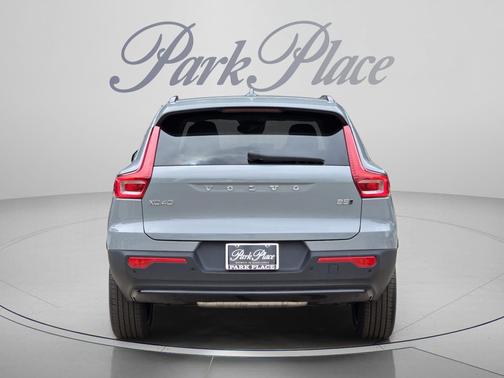 Vapour Grey Metallic 2026 Volvo XC40 Plus, B5 AWD Gas (mild hybrid), Dark