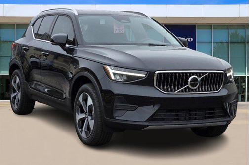 2025 Volvo XC40 B5 Core Bright Theme