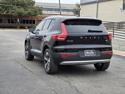 2025 Volvo XC40 B5 Core Bright Theme