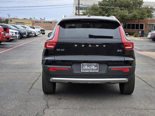 2025 Volvo XC40 B5 Core Bright Theme