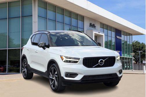 2022 Volvo XC40 T5 R-Design