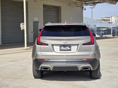 2022 Cadillac XT4 Premium Luxury