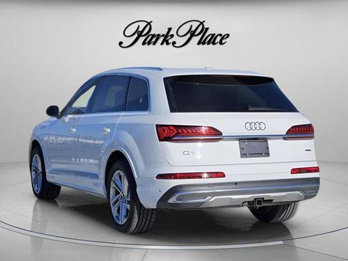 2022 Audi Q7 45 Premium