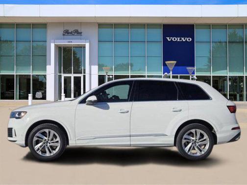 2022 Audi Q7 45 Premium