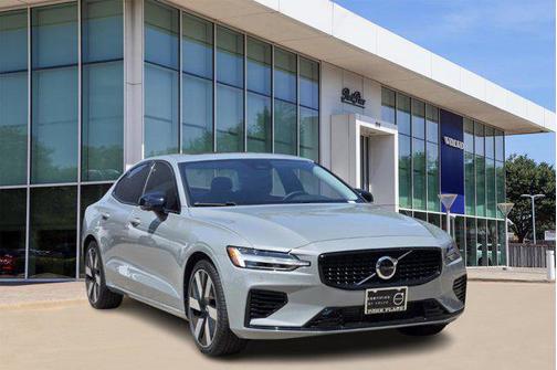 2024 Volvo S60 Recharge Plug-In Hybrid T8 Plus Dark Theme