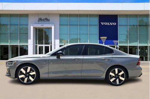 2024 Volvo S60 Recharge Plug-In Hybrid T8 Plus Dark Theme