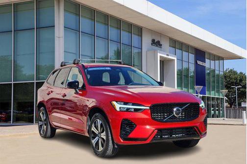 2024 Volvo XC60 Recharge Plug-In Hybrid T8 Core Dark Theme