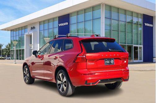 2024 Volvo XC60 Recharge Plug-In Hybrid T8 Core Dark Theme