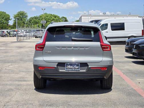 2025 Volvo EX40 Single Motor Extended Range Plus