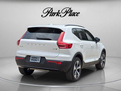 Crystal White 2026 Volvo XC40 Plus, B5 AWD Gas (mild hybrid), Dark
