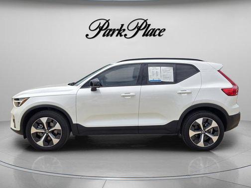 Crystal White 2026 Volvo XC40 Plus, B5 AWD Gas (mild hybrid), Dark