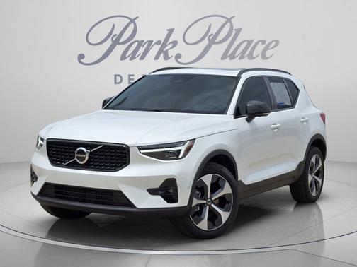 Crystal White 2026 Volvo XC40 Plus, B5 AWD Gas (mild hybrid), Dark