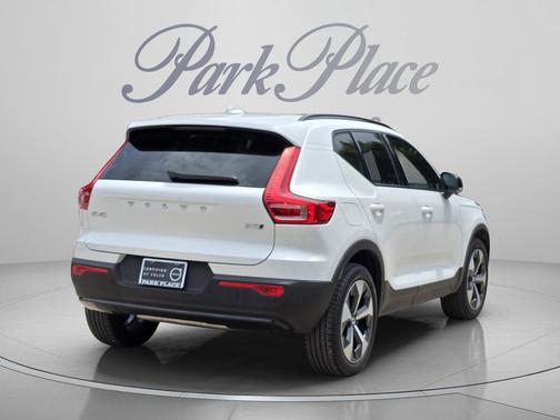 Crystal White 2026 Volvo XC40 Plus, B5 AWD Gas (mild hybrid), Dark