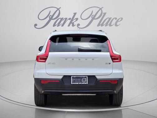 Crystal White 2026 Volvo XC40 Plus, B5 AWD Gas (mild hybrid), Dark